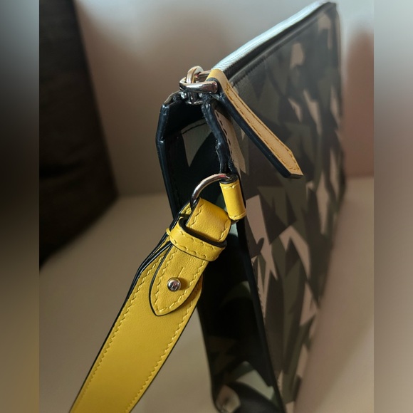 FENDI Leather Clutch Zip Pouch Black - Picture 4 of 13